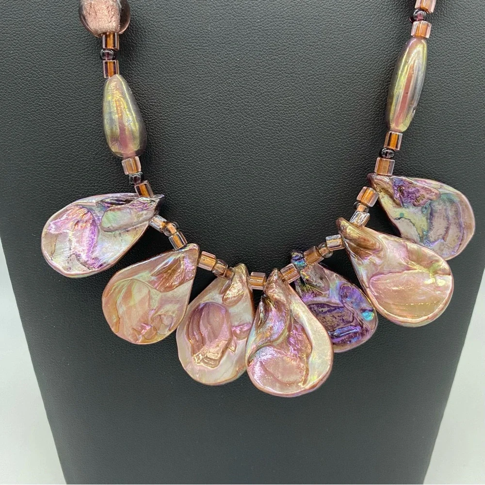 Luster Shells and Glass Beaded Necklace - Picture 4 of 9